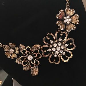 ✨Lavish Blooms Premier Designs Necklace✨